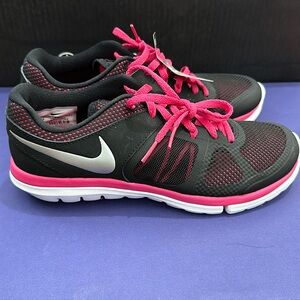 Nike Women’s Size 7 NWT